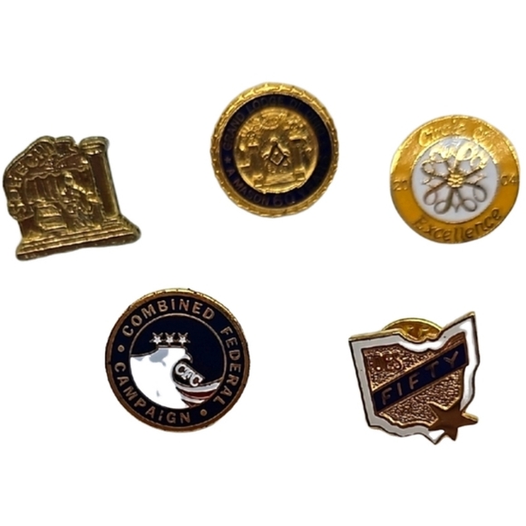 Assorted Gold Brooch Pin Set - Picture 1 of 12